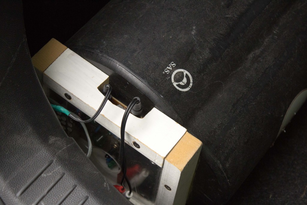 mazda2-subwoofer-08